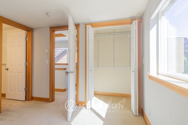 Building Photo - Modern Ballard Townhome | 2 Primary Suites + Office | Garage | Walk to Market ST!