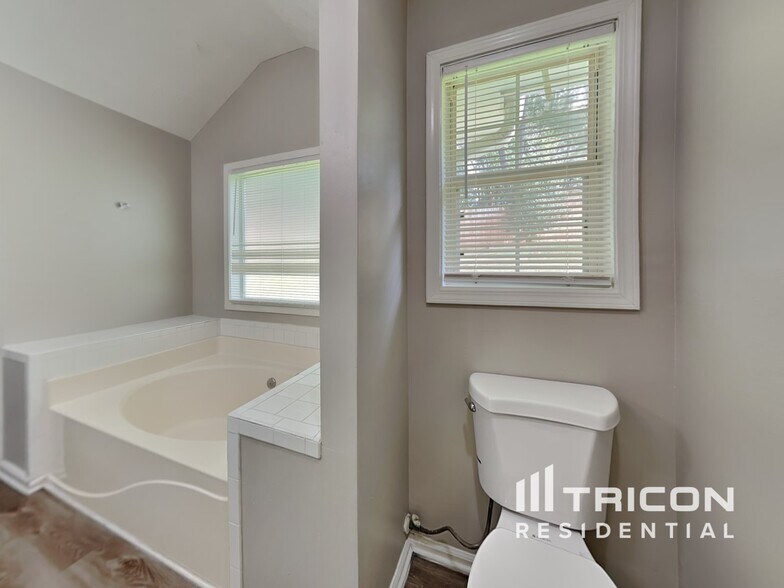 Building Photo - 530 Saddle Shoals Dr