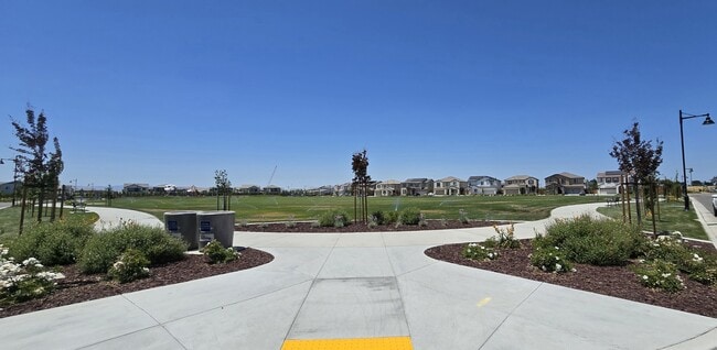 Building Photo - 3217 Shrute Dr