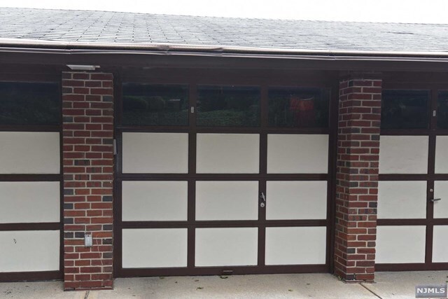 Building Photo - 100 E Palisade Ave