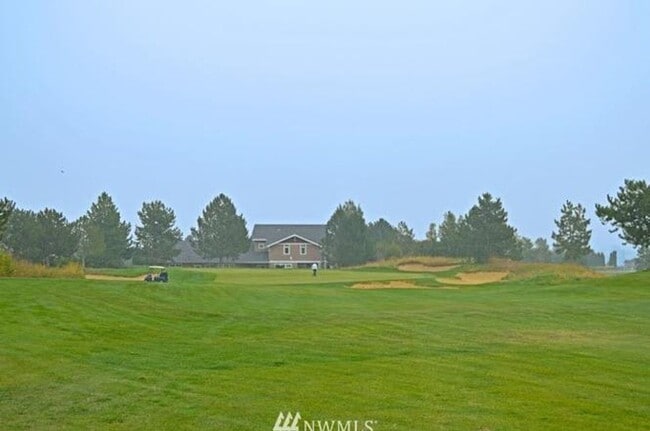 Building Photo - House for rent located on Moses golf course.