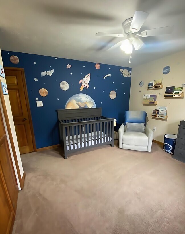 Building Photo - 8624 Valley Dr