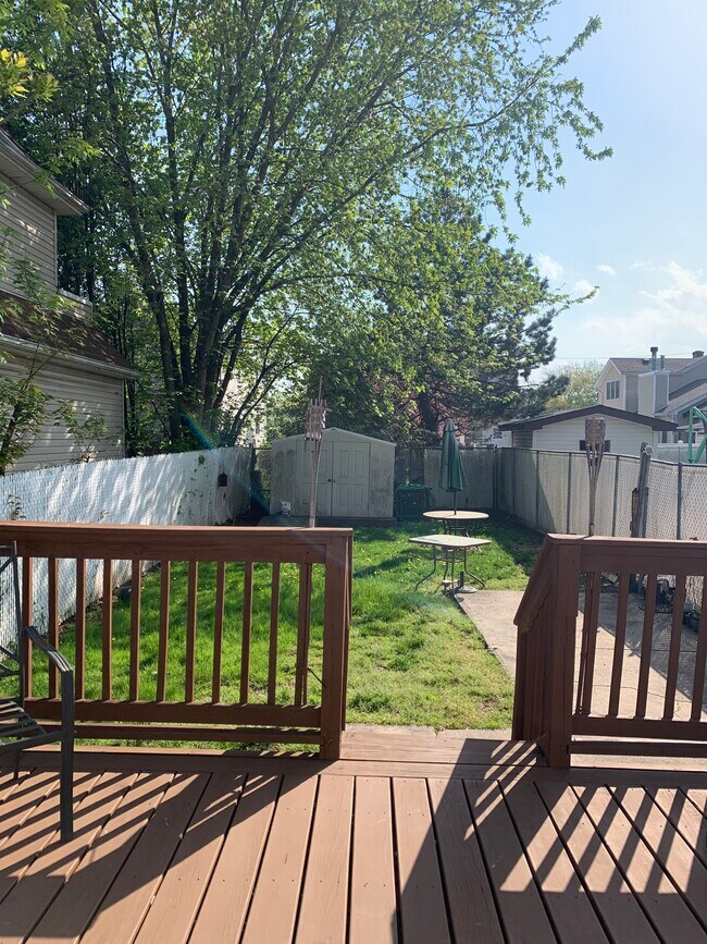 Building Photo - 52 Goodall St