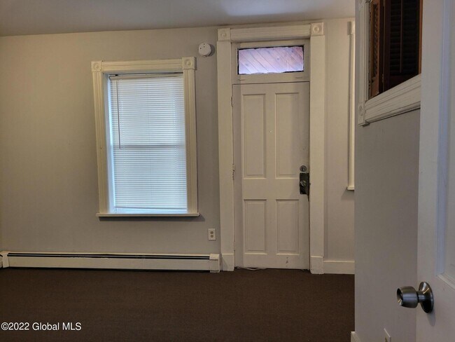 Building Photo - 72 Grand St