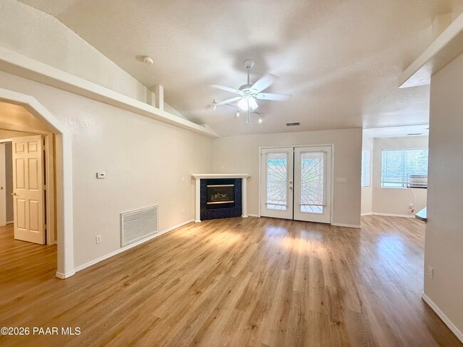 Building Photo - 821 Village Cir