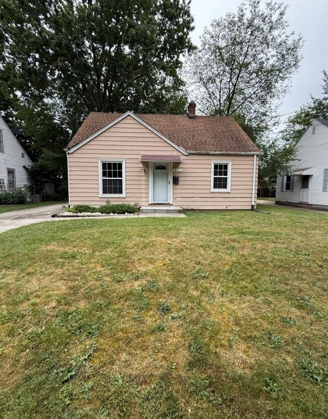 Primary Photo - 3 Bed - 1 Bath House Available in Akron, Ohio