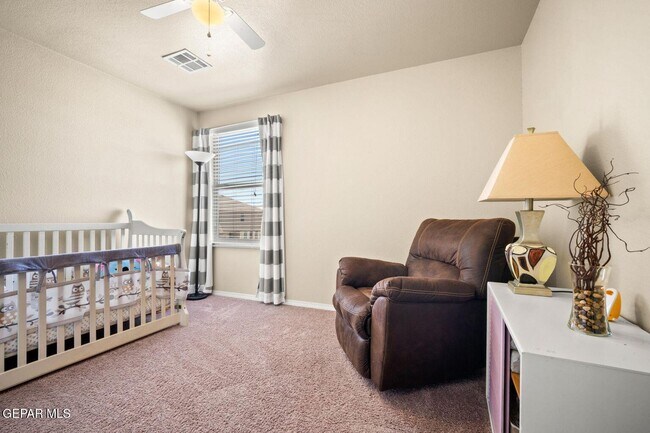 Building Photo - 3825 Loma Reina