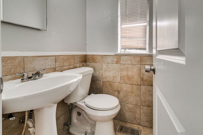 Building Photo - 820 NE 81st St