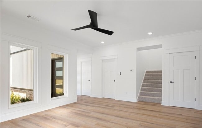 Building Photo - Lovely Modern Home-Three Bed/Three Bath/Upgraded Features and Fixtures