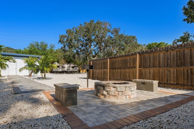 Building Photo - 4255 Wee St