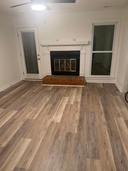 Building Photo - 1405 Kings Rd