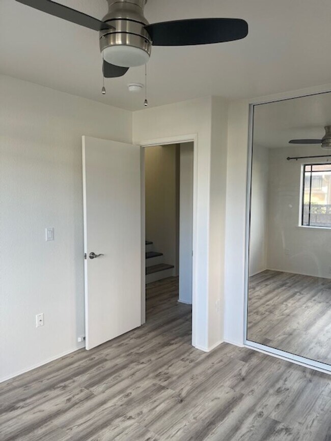 Building Photo - Royal Kunia 5 Bed 3 Bath 2 Car Garage