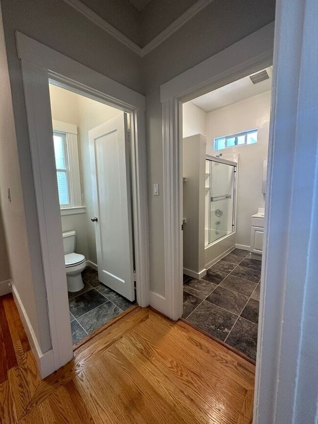 Building Photo - 2108 Hayes St