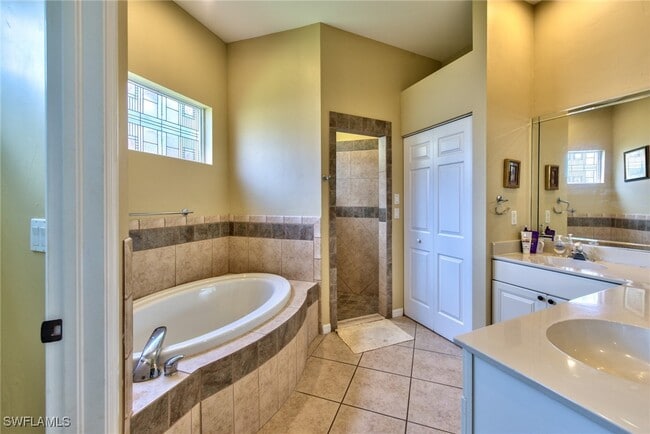 Building Photo - 3748 Kent Dr