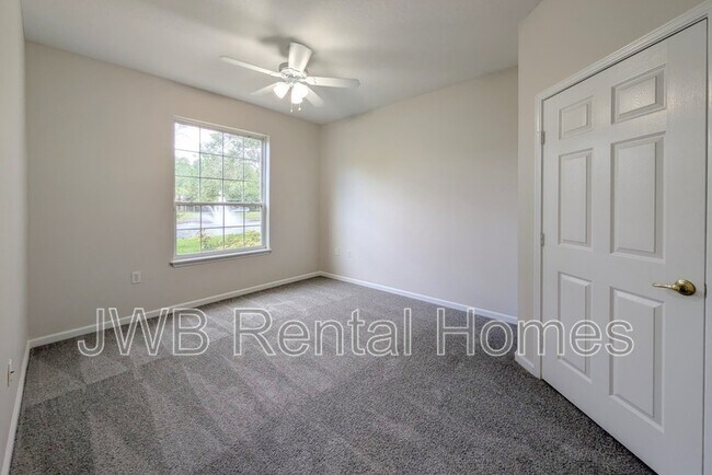 Building Photo - 10550 Baymeadows Rd