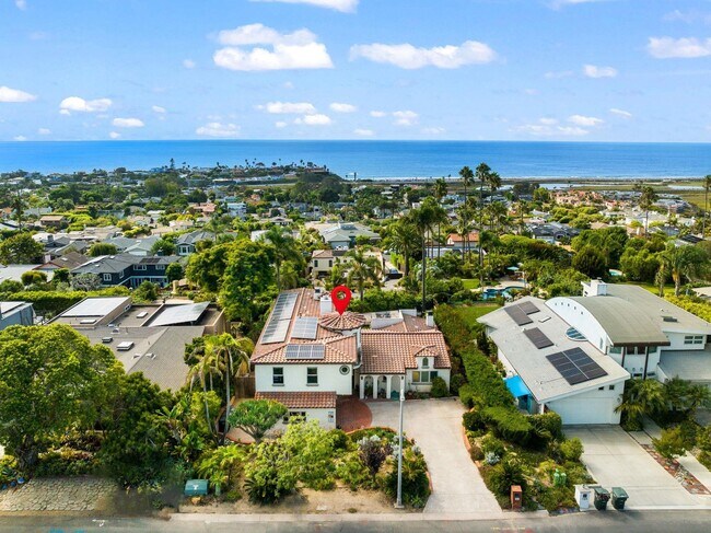 Building Photo - 701 N Granados Ave