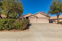 Building Photo - Single story home with Pool, Jacuzzi, 3 be...