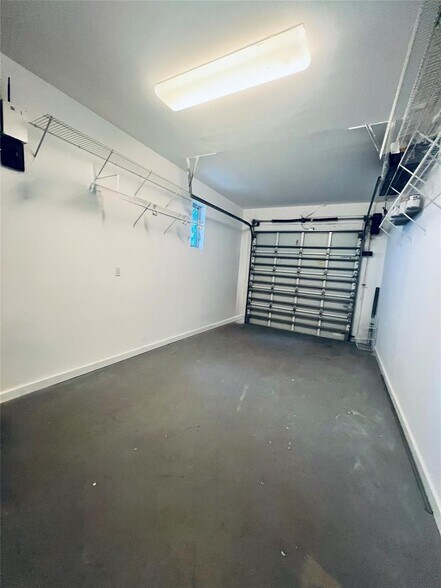 Building Photo - 3037 Elizabeth St