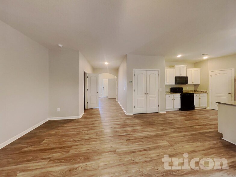 Building Photo - 2803 Yurman Rd