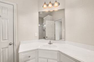 Building Photo - Available August 2026! Charming 4 Bed, 2.5...