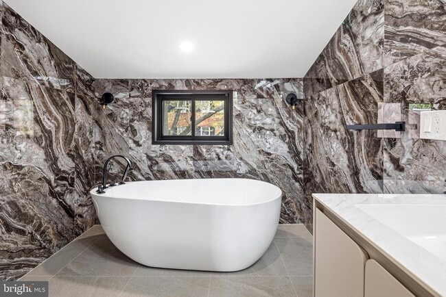 Building Photo - 321 S 3rd St