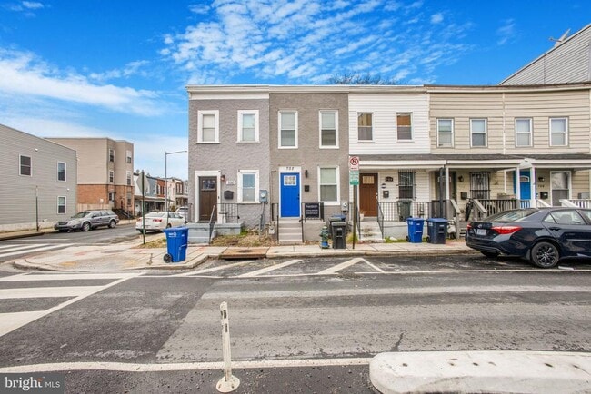 Building Photo - 702 19th St NE