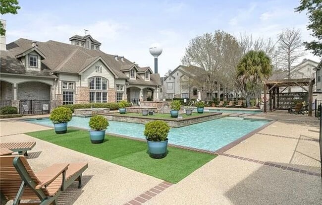 Building Photo - 350 Emerald Forest Blvd