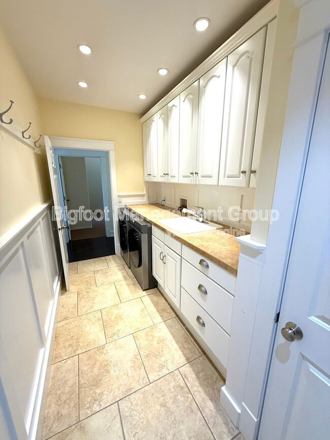 Building Photo - 24 Reeders Village Dr