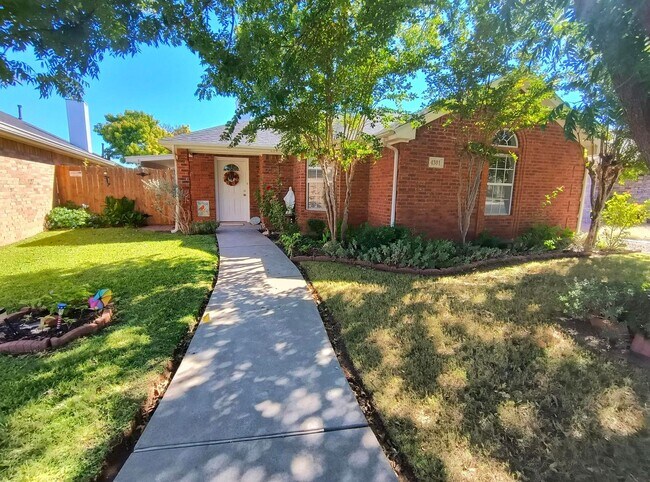 Primary Photo - Beautiful and Spacious 3 bedroom, 2 bath h...