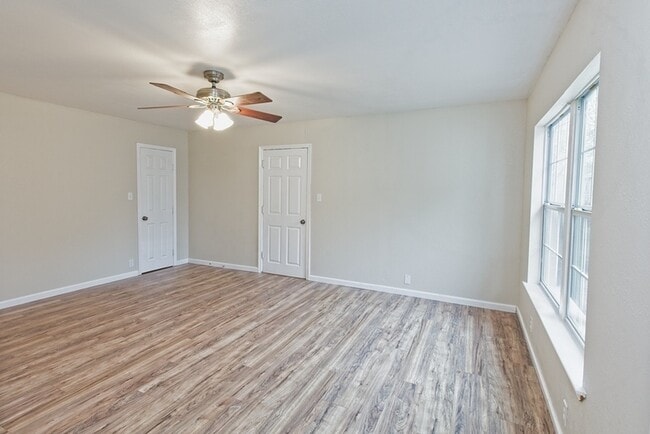 Building Photo - 1613 M Pl