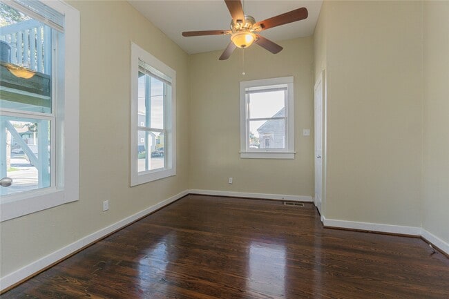 Building Photo - 1219 33rd St