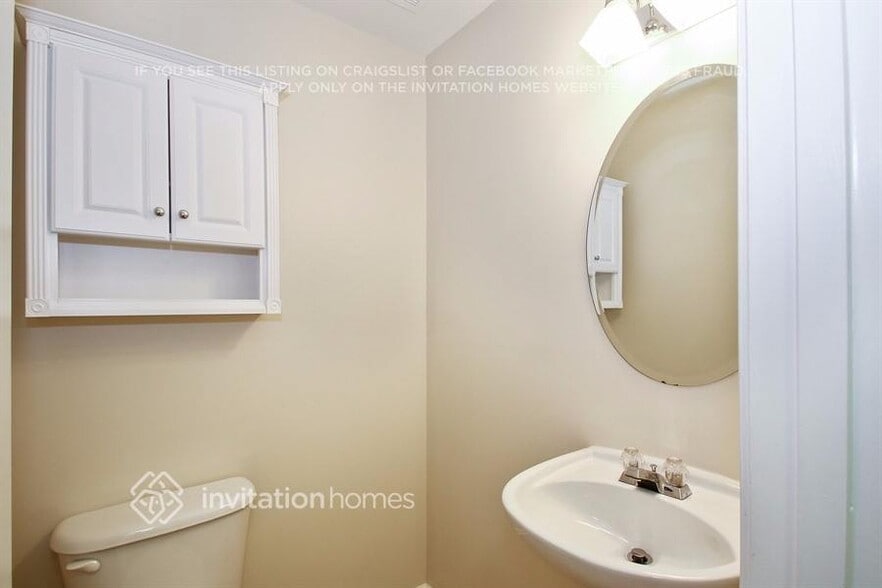 Building Photo - 1002 Bridleside Dr