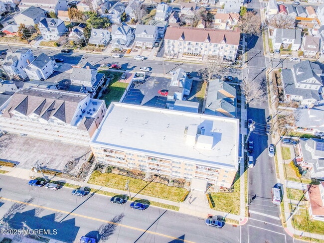 Building Photo - 200 Ocean Park Ave