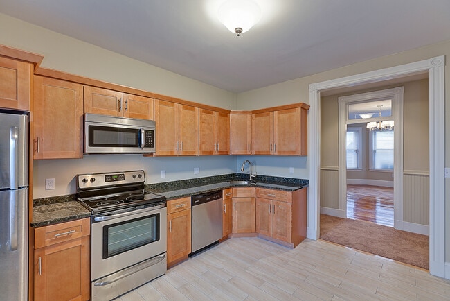 Building Photo - 92 Gladstone St