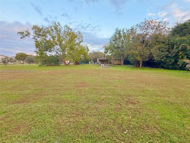 Building Photo - 1621 SW 117th Ave