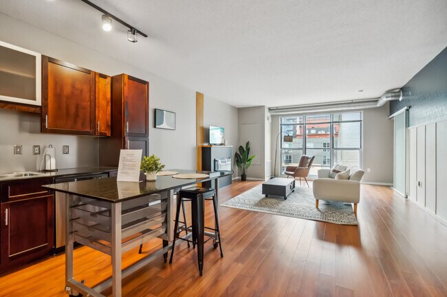 Building Photo - 616 Washington Ave S