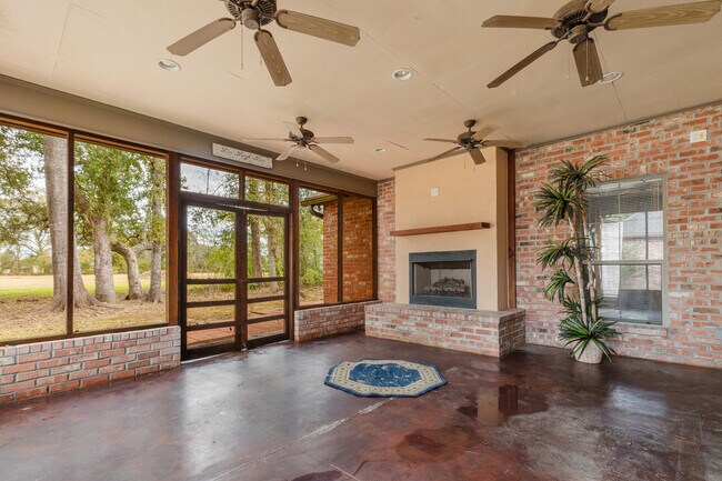 Building Photo - 106 Sandhurst Dr