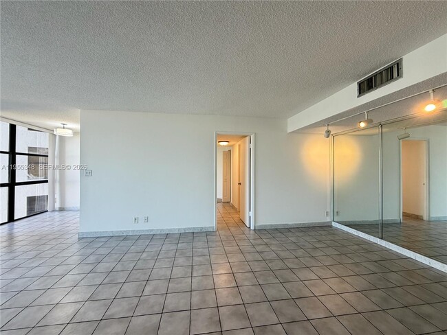 Building Photo - 18181 NE 31st Ct