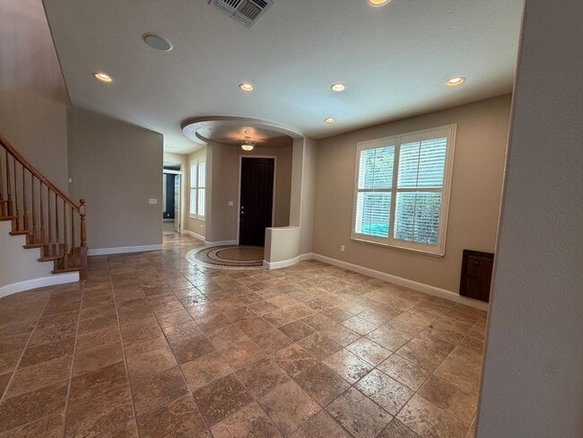 Building Photo - 1014 Gamay Dr