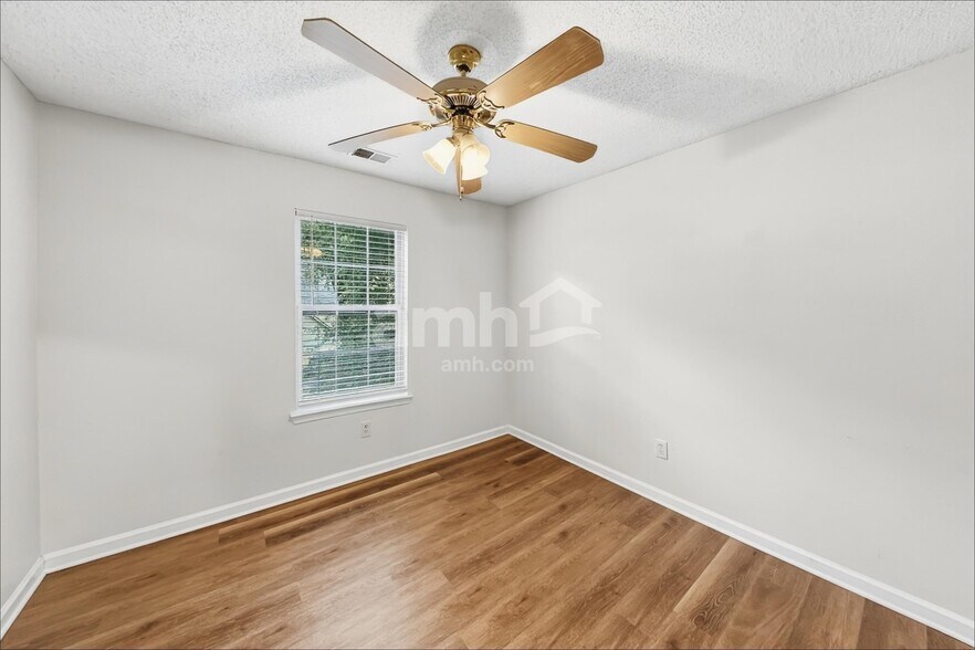 Building Photo - 4238 Zephyrhills Dr