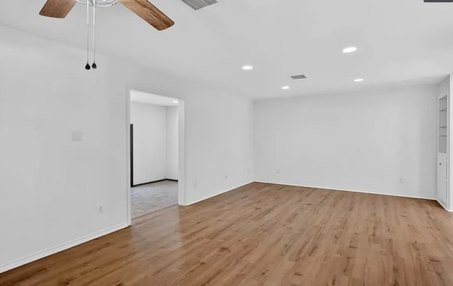 Building Photo - 3220 Preston Dr