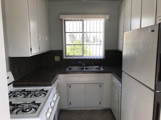 Kitchen - 11330 Mississippi Ave