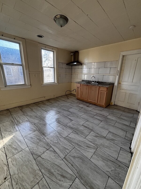 Building Photo - 228 Adams St