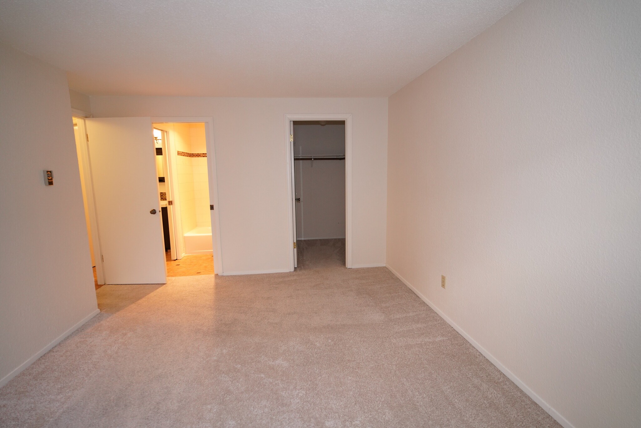 Building Photo - 11104 NE 68th St