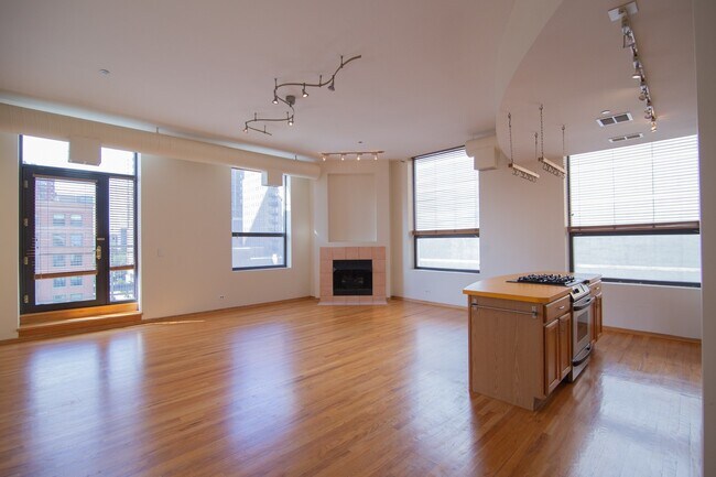 Building Photo - 910 S Michigan Ave