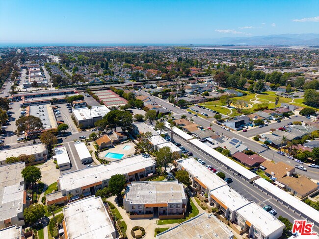 Building Photo - 2470 Bolker Dr