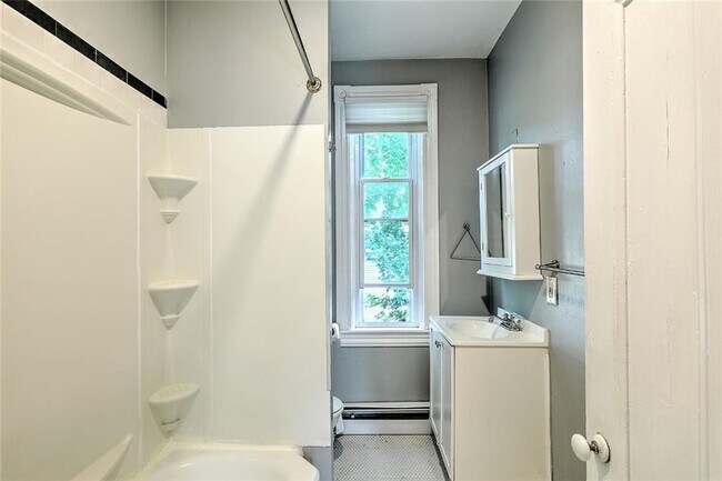 Building Photo - 35 Hammond St