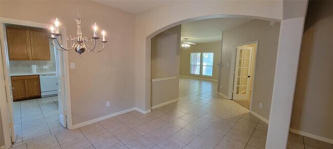 Building Photo - 98 S Regan Mead Cir