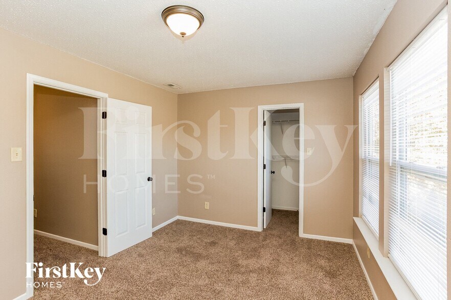 Building Photo - 737 Fern St