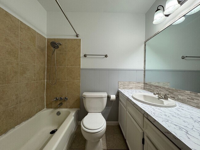 Building Photo - 1201 Ridgemont Dr